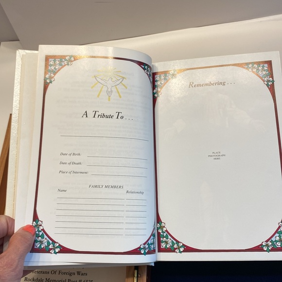 King James Version Holy Bible Dove of Peace,1991 White hardcover with Cedar box - Picture 10 of 16